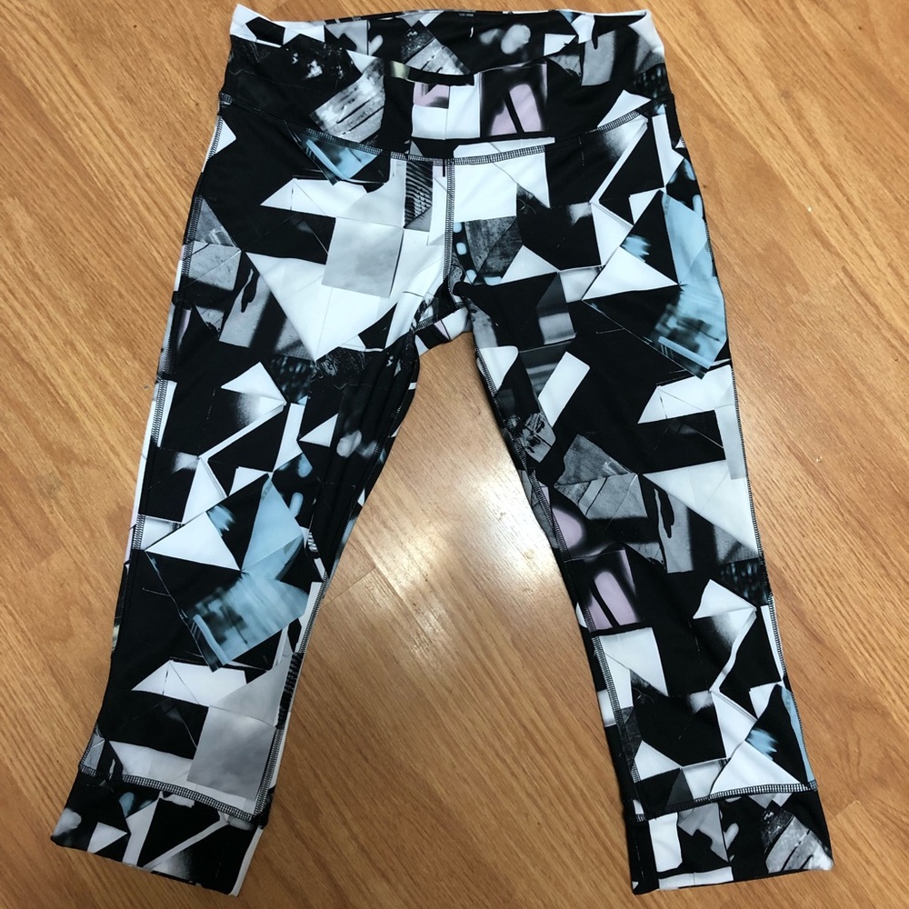 NWOT Women’s Reebok Capri